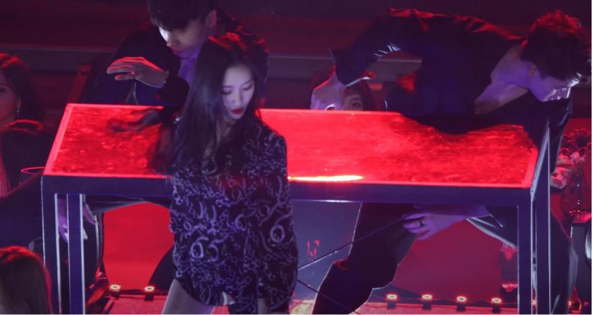 빼꼼 아이유 | 인스티즈