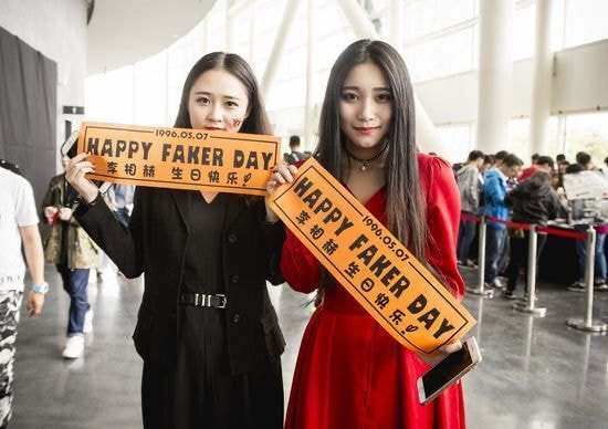 96년생 모솔 프로게이머.gif | 인스티즈