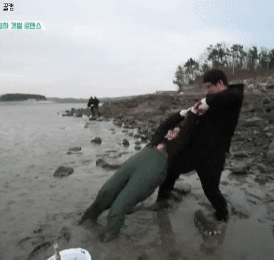 갯벌이 위험한 이유.gif | 인스티즈