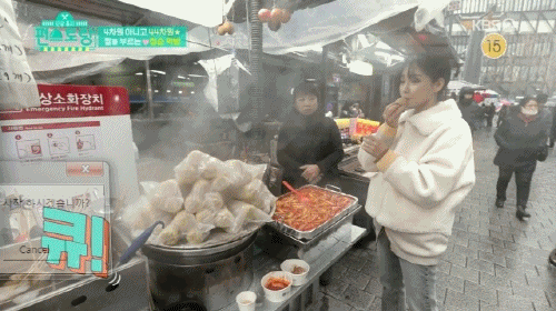 배우 이유리의 한입 먹고 안먹은척 쇼.gif | 인스티즈