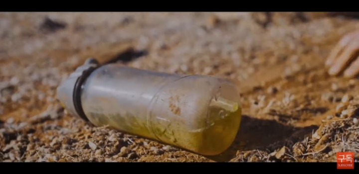 사막에 조난당한 상황에서 남친이 여친 살린 방법.jpg | 인스티즈