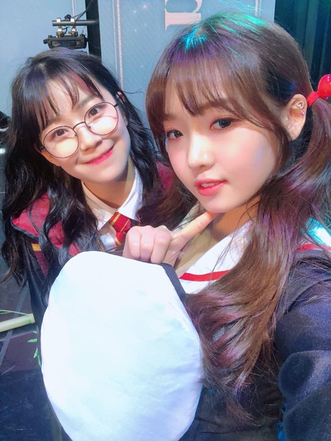 안경 쓴 프로미스나인 백지헌 | 인스티즈