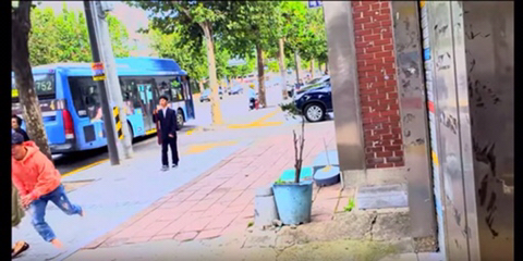 모르는 사람이 넥타이 매는걸 도와달라고 하면? | 인스티즈