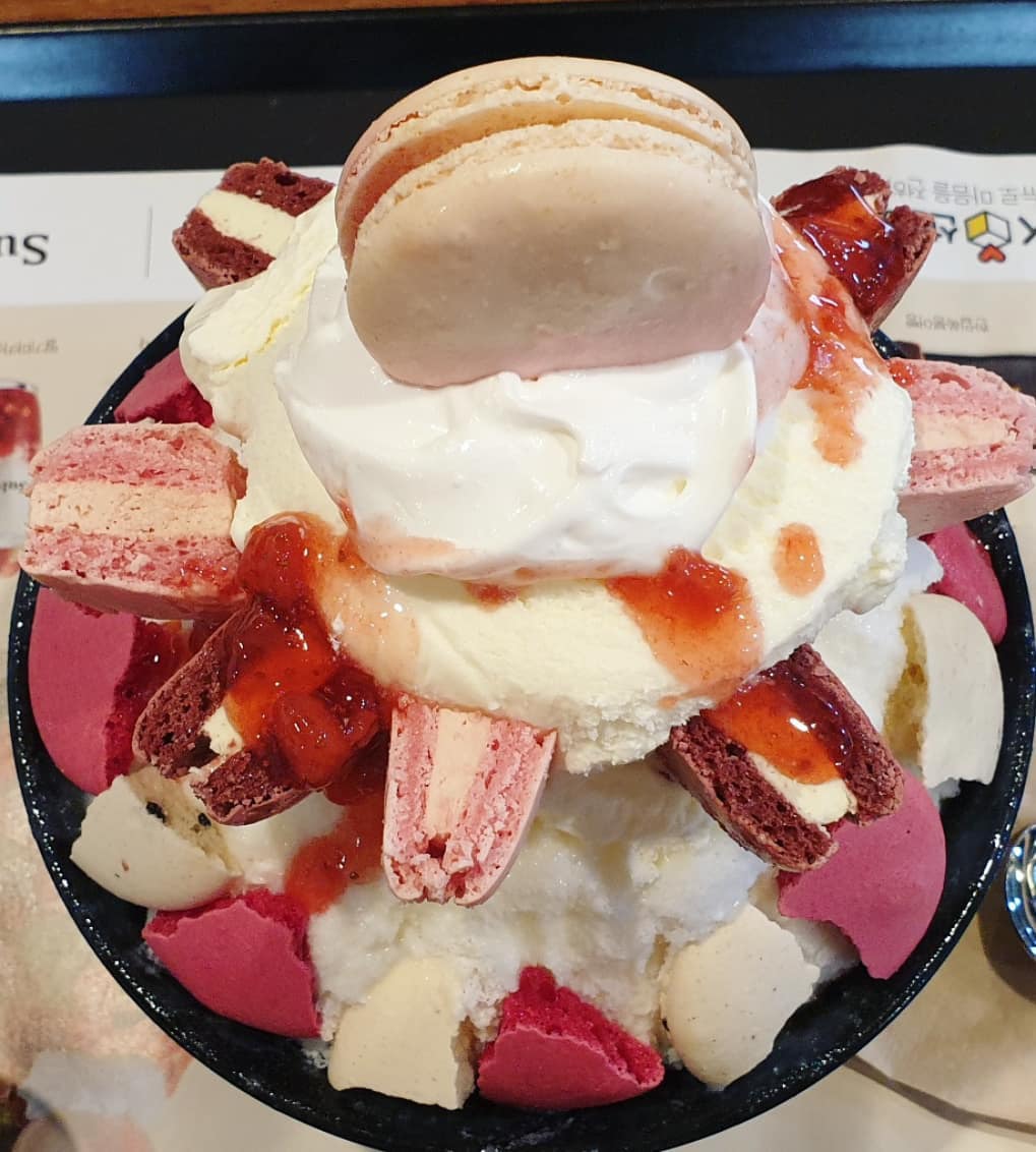 먹은 사람마다 평이 엄청 갈리는 설빙 딸기마카롱빙수......jpg | 인스티즈