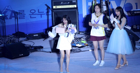 대참사에 눈치 보는 아이유 | 인스티즈