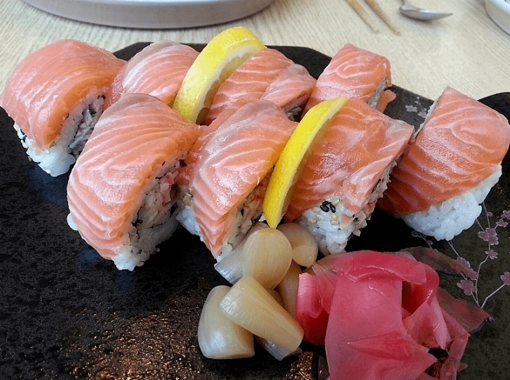 연돈사장님 빚 3천만원 지게 만든 초밥집 음식들.jpg | 인스티즈