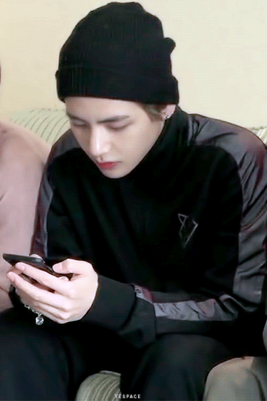 방탄소년단 뷔 사복 | 인스티즈