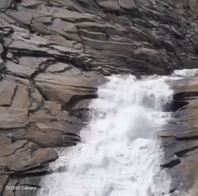 폭포에서 카약 타기.gif | 인스티즈