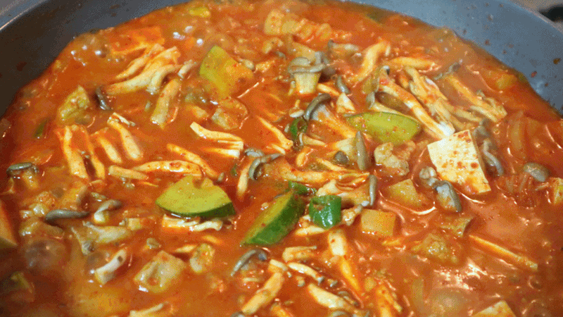 쌀쌀한 날 생각나는 뜨끈한 찌개 최고봉은? | 인스티즈