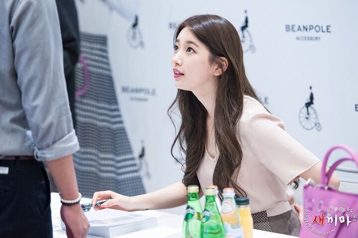 팬들 눈빛으로 조련하는 수지 | 인스티즈