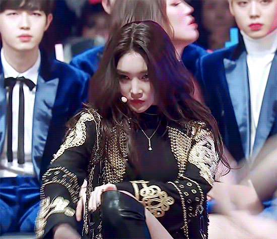 청하 눈빛 존나 섹시.gif | 인스티즈