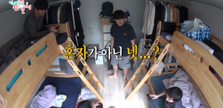 얼굴 표정 극명하게 차이 나는 오마이걸 매니저ㅋㅋㅋ.jpg | 인스티즈