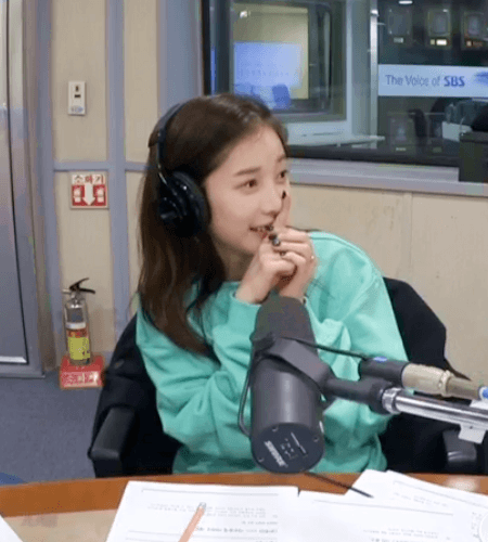 여자가 쳐다보니까 눈 피하는 배성재.gif | 인스티즈