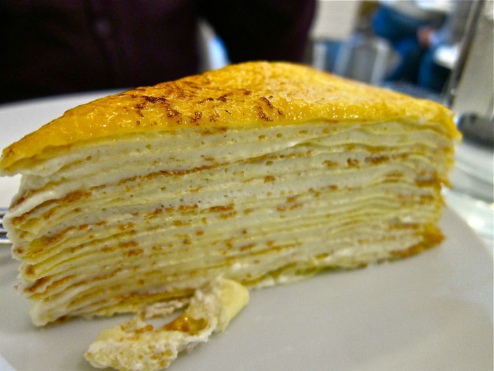 한겹씩 포크로 돌돌 말아먹는 케이크...jpg | 인스티즈