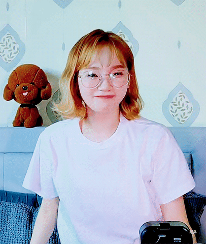 안경쓰니 은근히 이쁜 아이즈원 채원 | 인스티즈