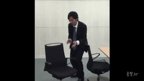 의자 자동 정리.gif | 인스티즈