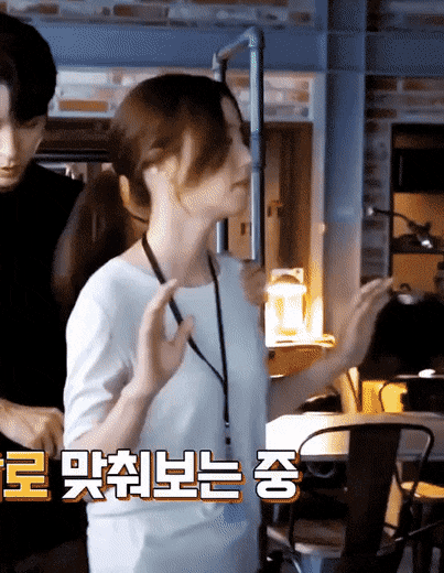 눈 껌뻑거리는 문채원이 귀여운 이준기 | 인스티즈