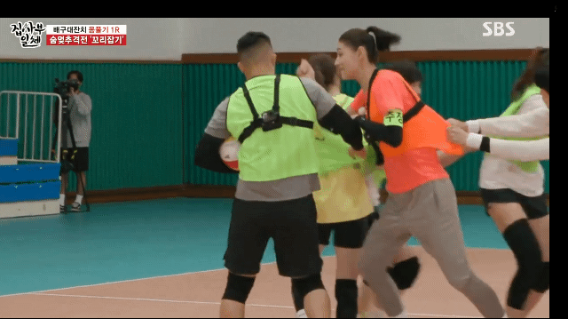 꼬리잡기 게임하다가 김동현 때문에 빡친 식빵 누나.jpgif | 인스티즈