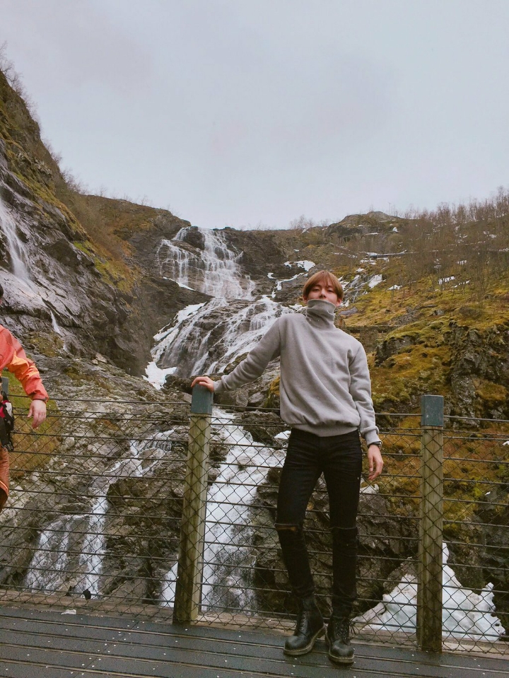 방탄소년단 뷔 사복 | 인스티즈