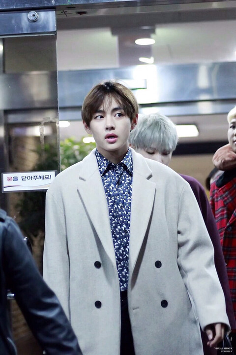 방탄소년단 뷔 사복 | 인스티즈