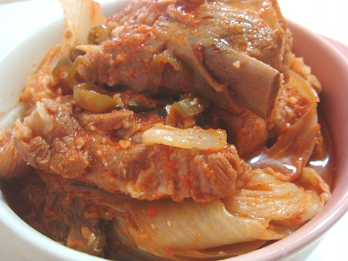 백김치로 만든 밥도둑 '돼지갈비 김치찌개'