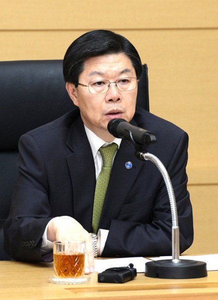 길환영, 박근혜 상대 소송…막다른 길에서 이제 ‘주인’을 문다