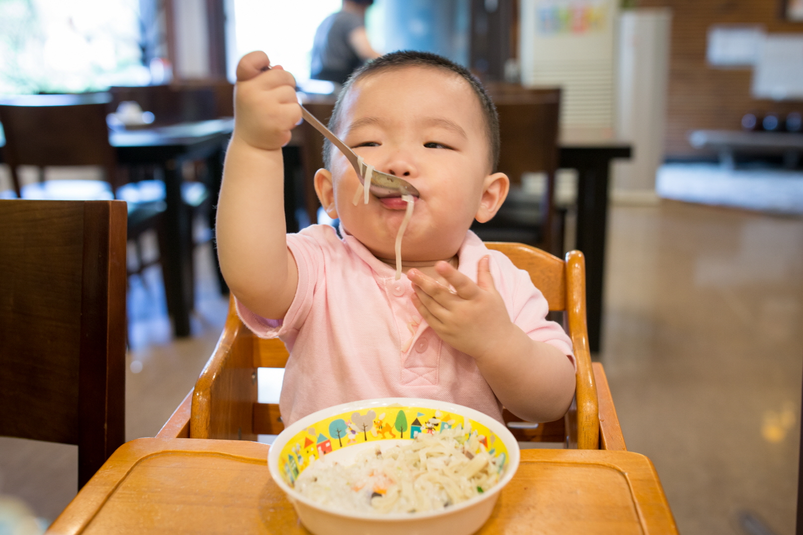 집에서 밥을 안먹는 우리 아이, 이곳에 가면 먹방을 찍는다. 