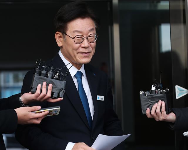 이재명-김부선 스캔들, 허언증 환자와 ‘관종’미디어가 만들어낸 해프닝.