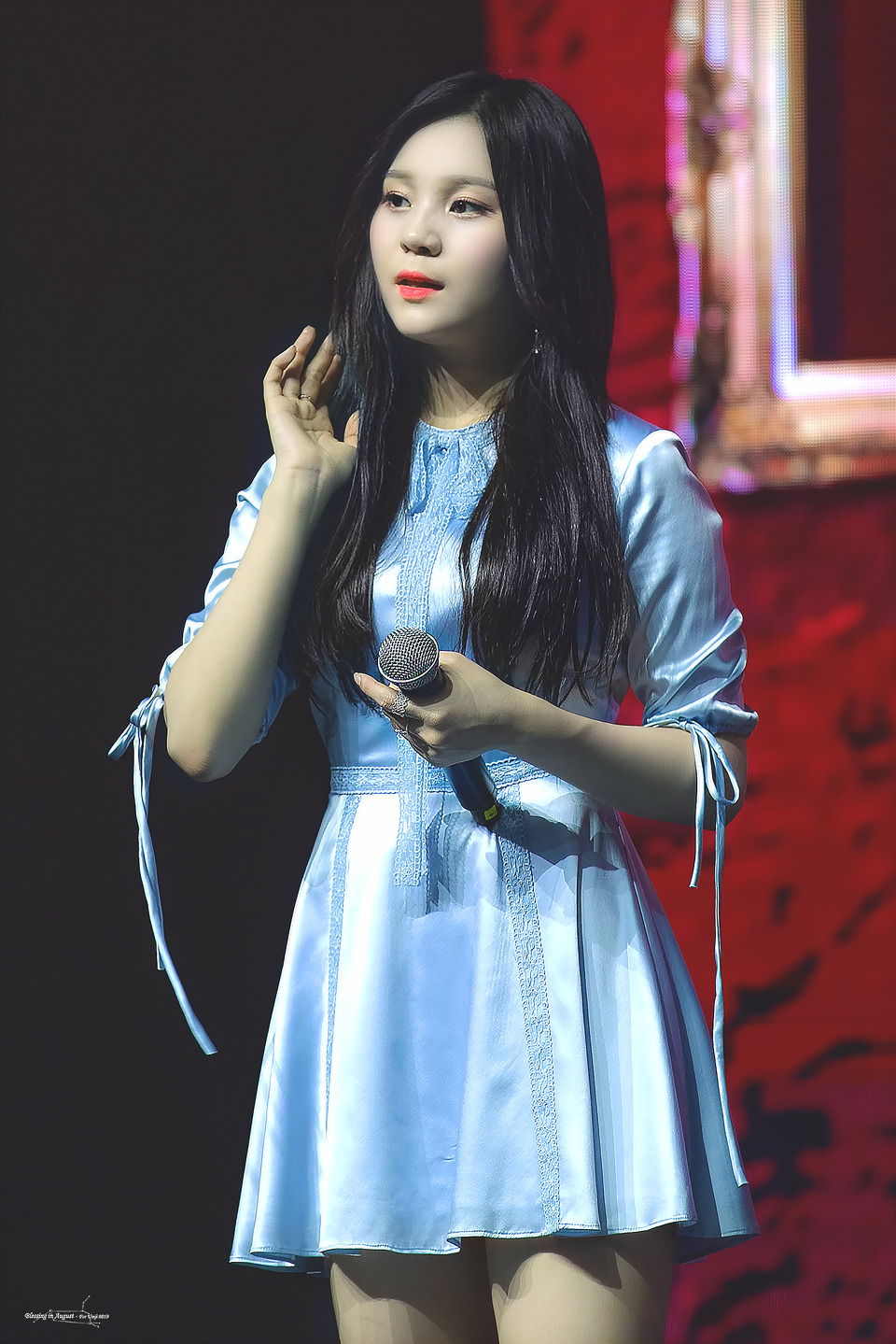 Umji on stage