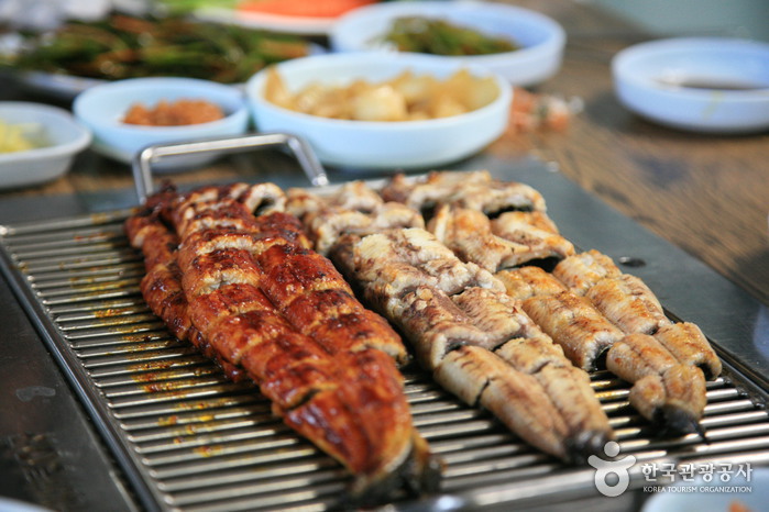 옛날돌집 이미지
