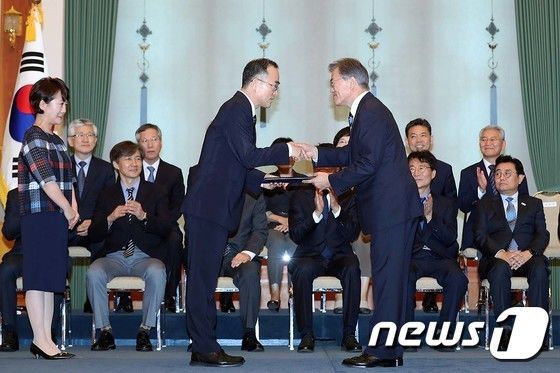 '고졸' 노무현 대통령에게 학번 물어봤던 | 인스티즈