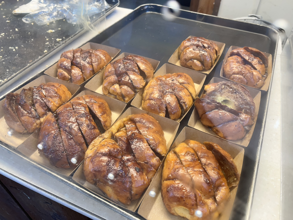 흑마늘소금빵 이미지