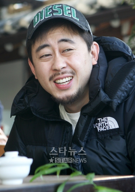  나홍진과 김윤석의 전쟁같은 사랑.............. | 인스티즈