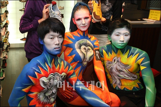 아식스오니츠카타이거명동점 이미지