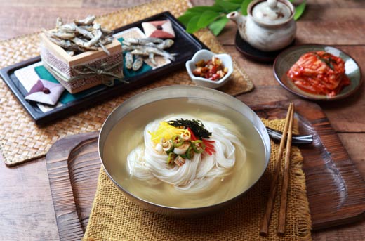 공릉동원조멸치국수 이미지