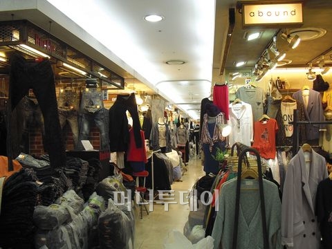 유명의류매장 이미지