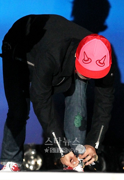 평화신발 이미지