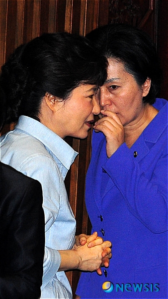 소곤소곤 이미지