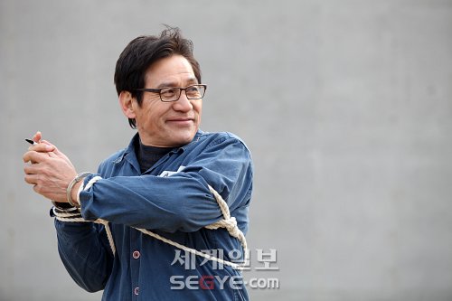 꼴통감독 이미지