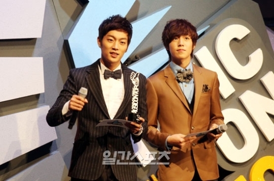 탑 이미지