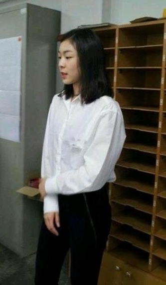 단발머리 이미지