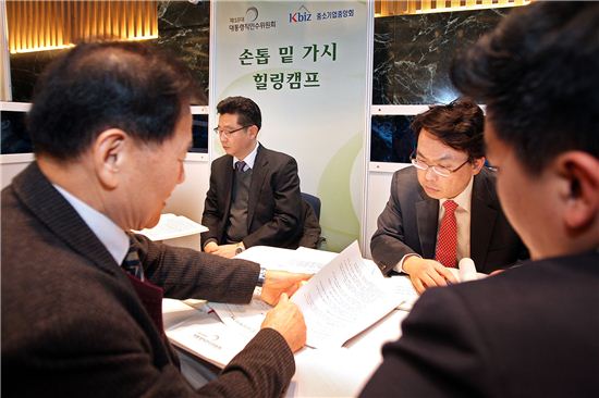 손톱시장 이미지