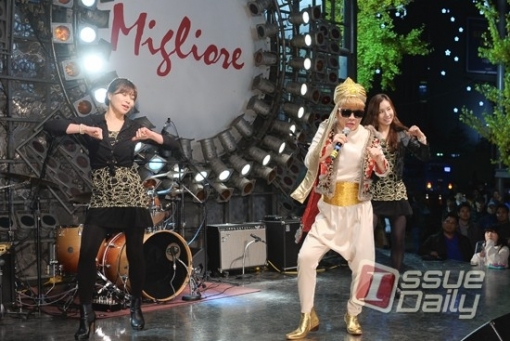 니어블루(Near Blue) 이미지