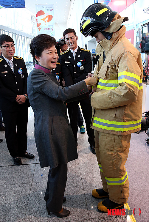지퍼올려 이미지