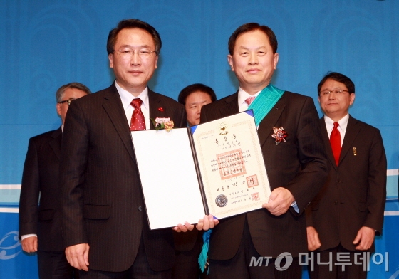 금탑 이미지