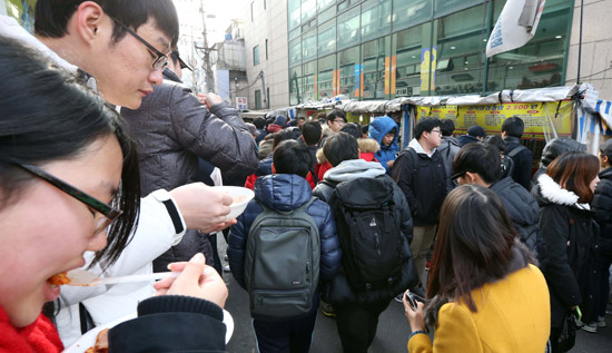 컵밥먹고 이미지