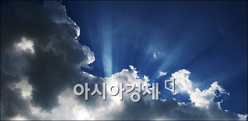 빛나는구름 이미지