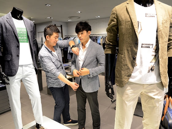 디케이엔와이남성롯데 이미지