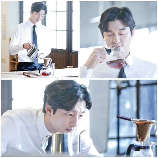 커피 내리는 남자 이미지
