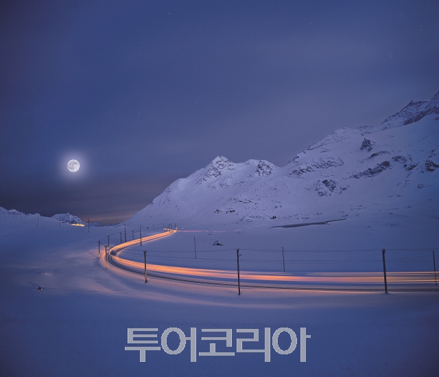 달빛아래 이미지